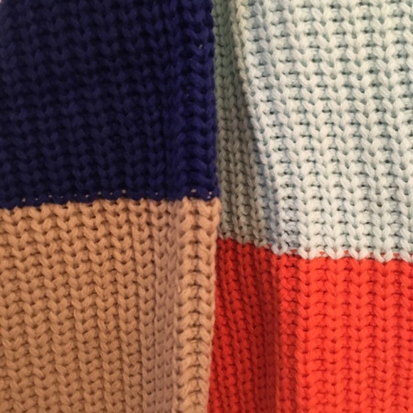 🛍 Colorblock Sweater - Picture 7 of 8